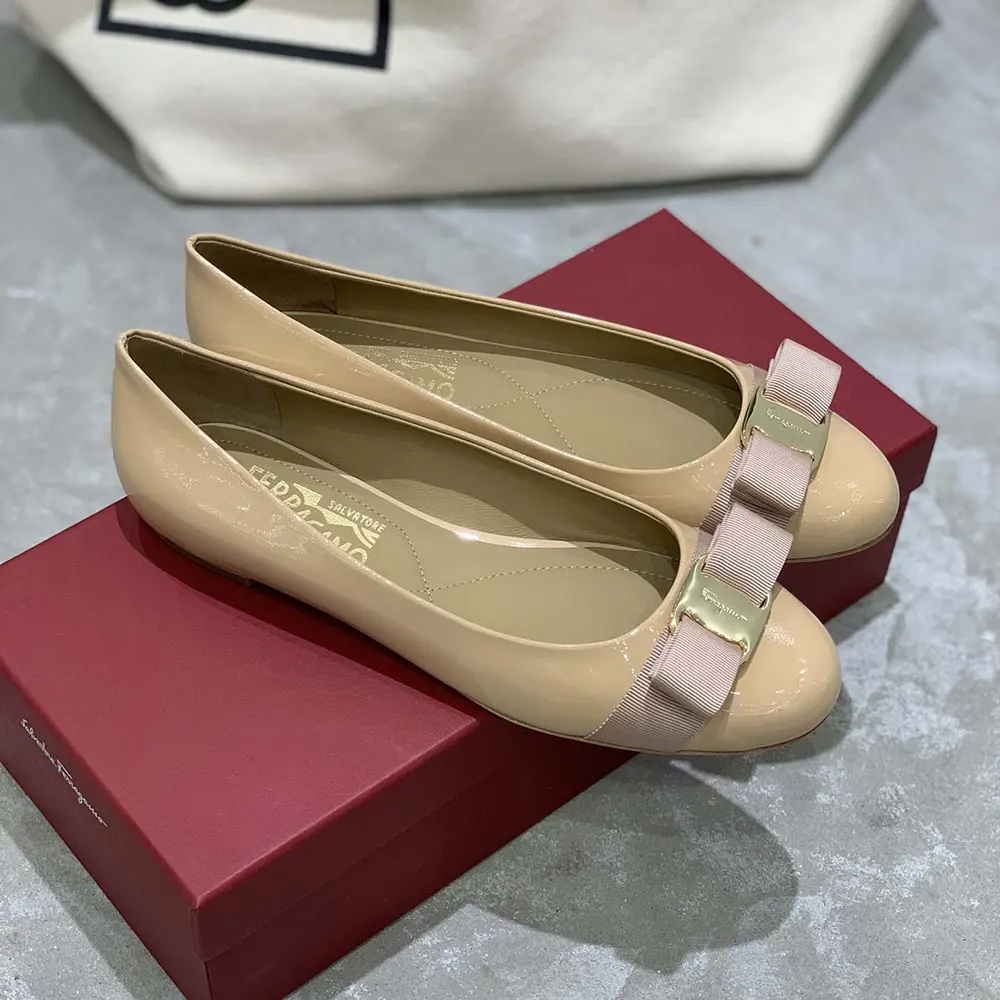 Close-up of signature Vara bow on Salvatore Ferragamo Women Varina Ballet Flat-Sandy