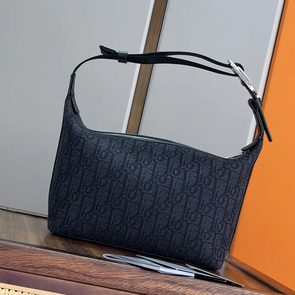 Close-up of black Dior Oblique jacquard fabric on Dior Men Jett Pouch