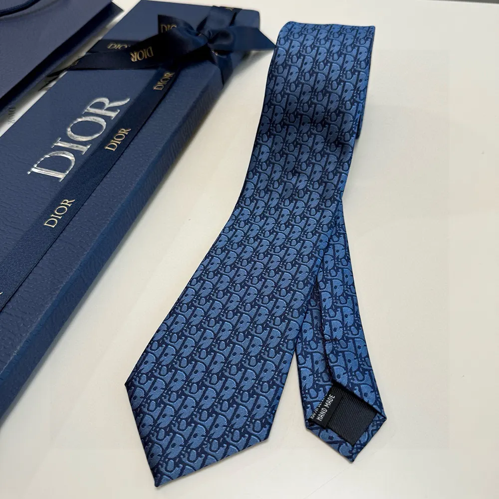 Close-up of Dior Men Oblique Tie Blue and Black Silk silk texture