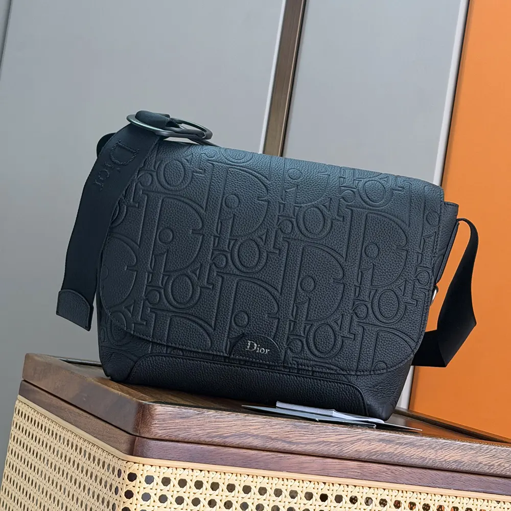 Close-up of flap and matte black hardware on Dior Men Small Dior Jett Messenger Bag
