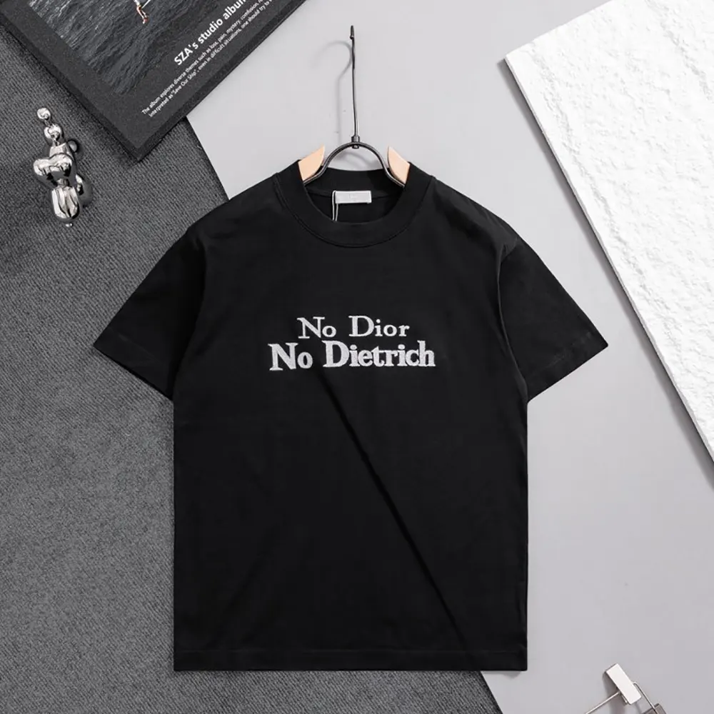 Close-up of chest pocket detail on Dior Men T-Shirt with Pocket Relaxed Fit Gray Cotton Jersey