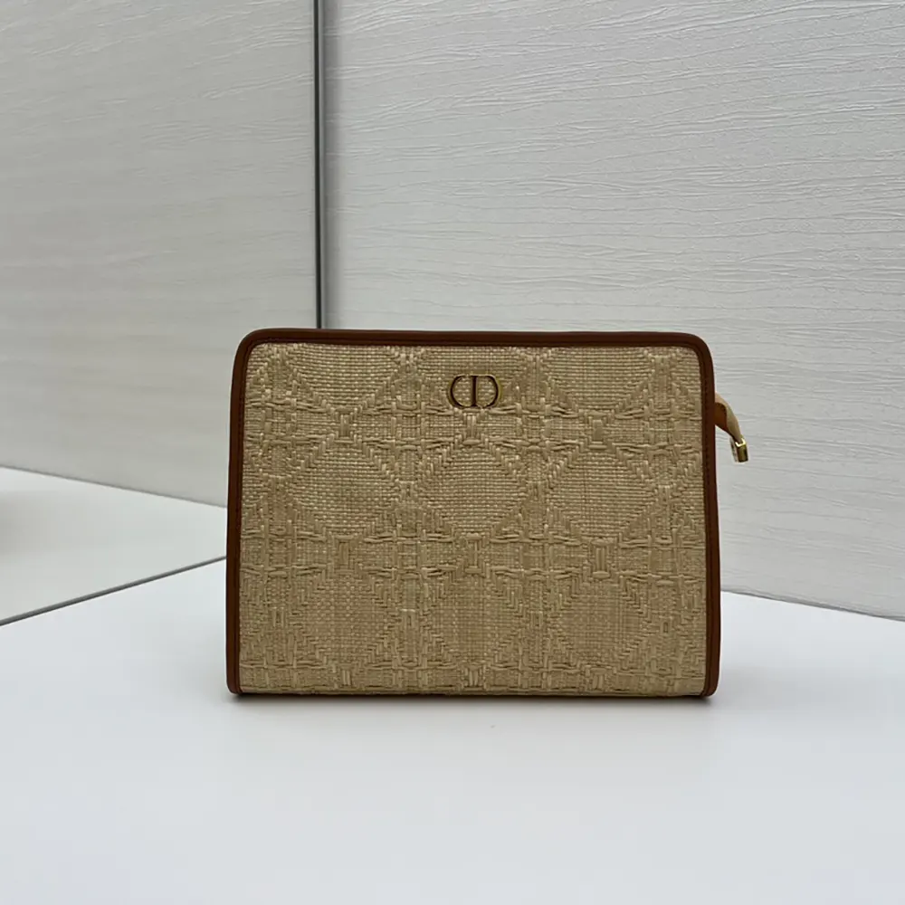 Close-up of Cannage stitching on Dior Women 30 Montaigne Dea Pouch