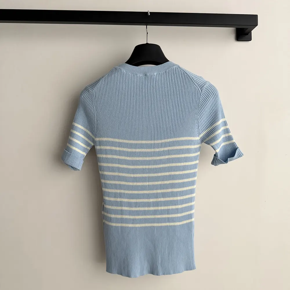 Side angle showing fitted silhouette of Dior Women Dioriviera sweater