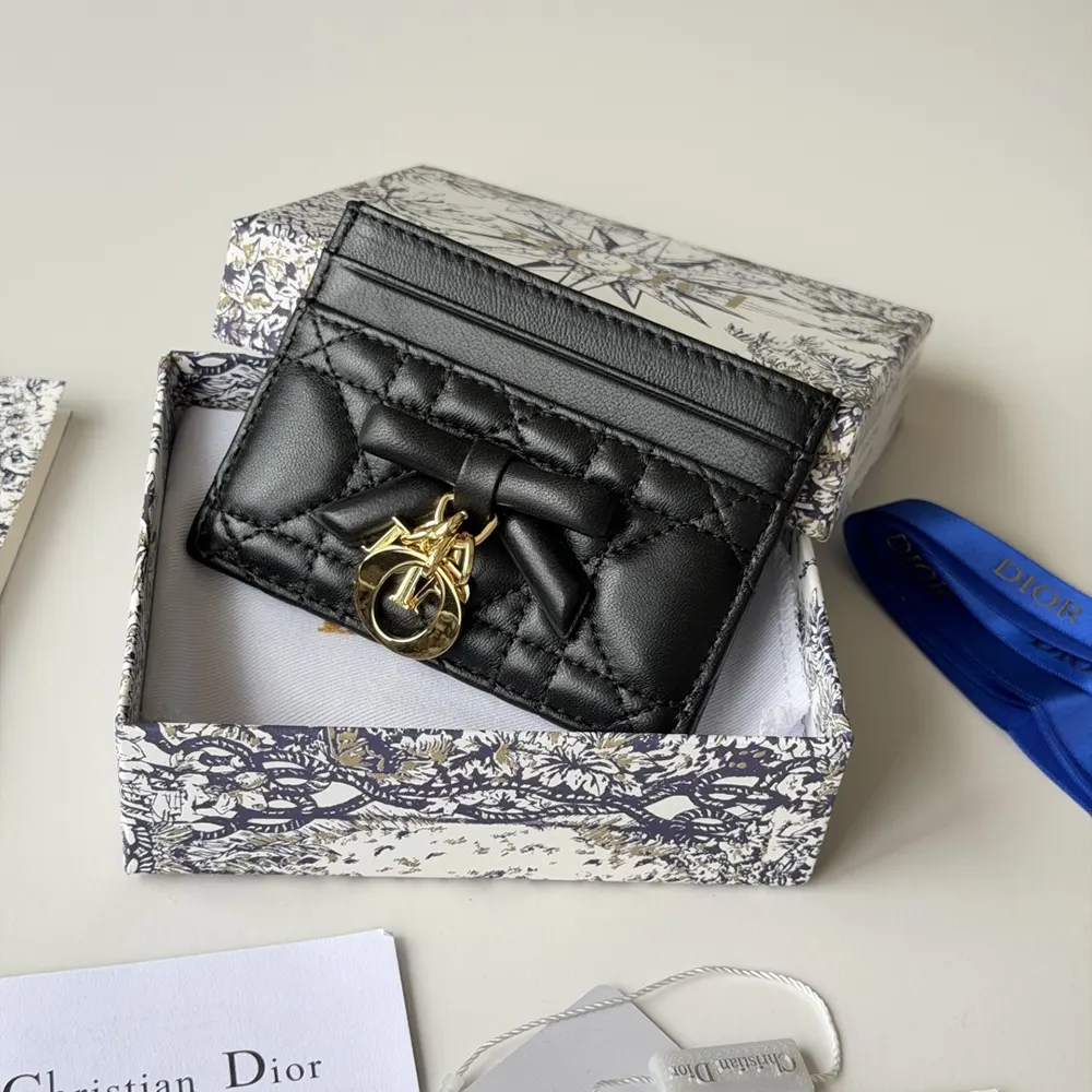 Close-up of black Cannage stitching on Dior Lady Dior Freesia card holder