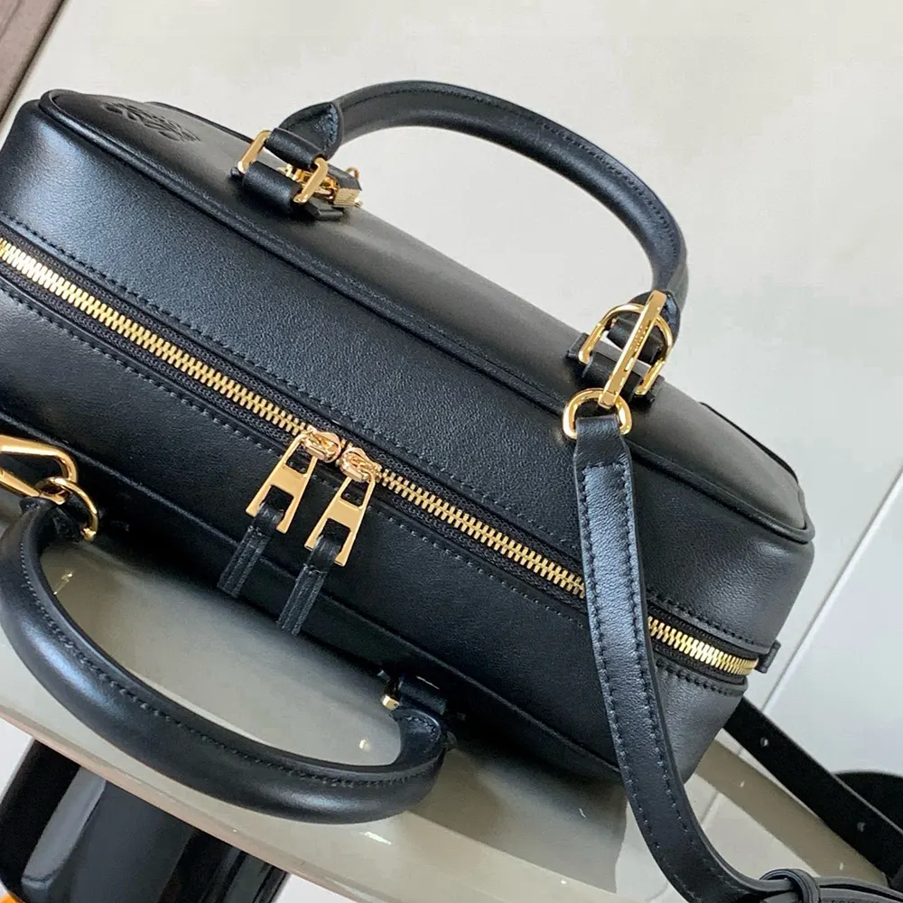 Loewe Unisex Amazona 23 Bag in Nappa Calfskin-Black - image 7