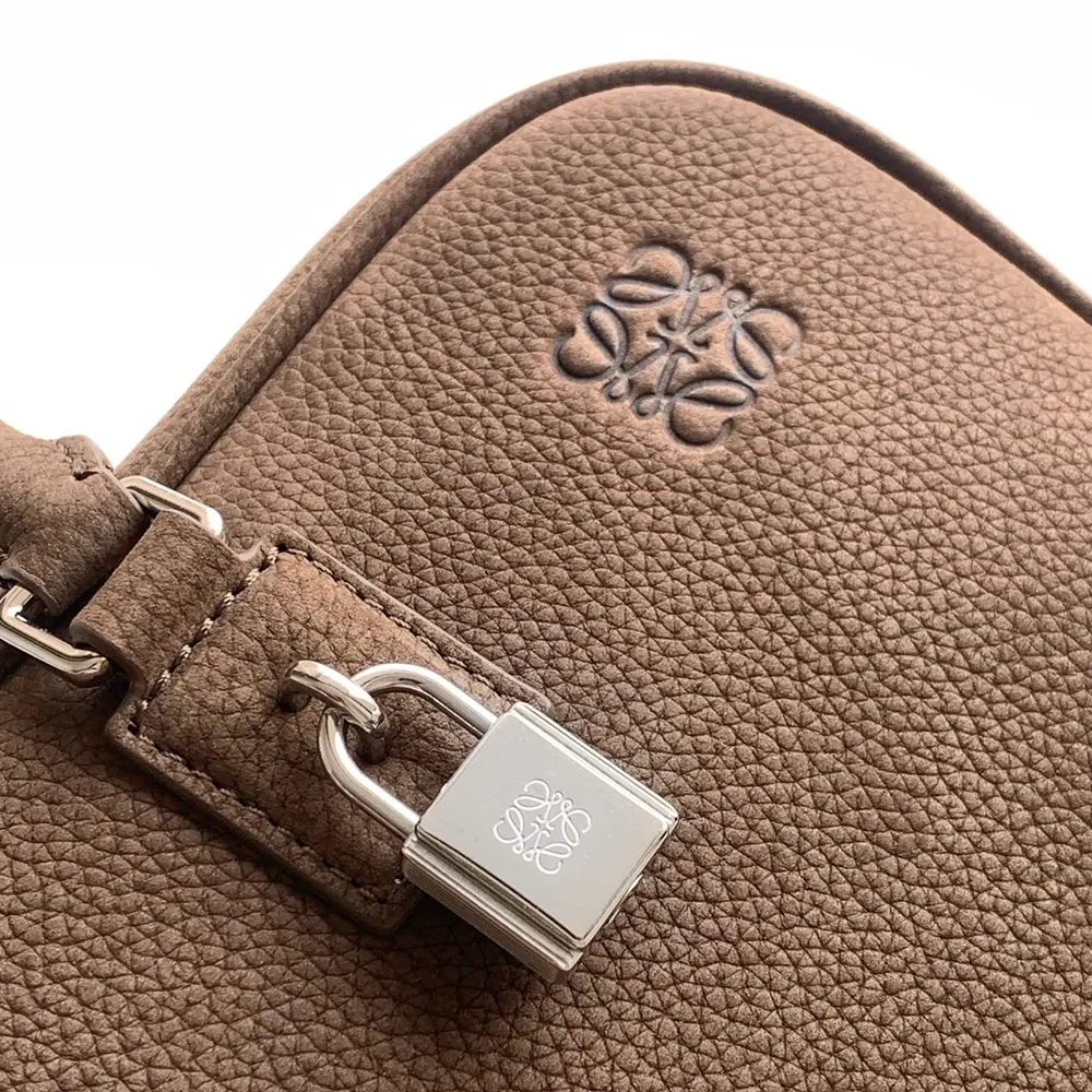 Loewe Unisex Amazona 31 Cropped Bag in Grained Nubuck - image 9