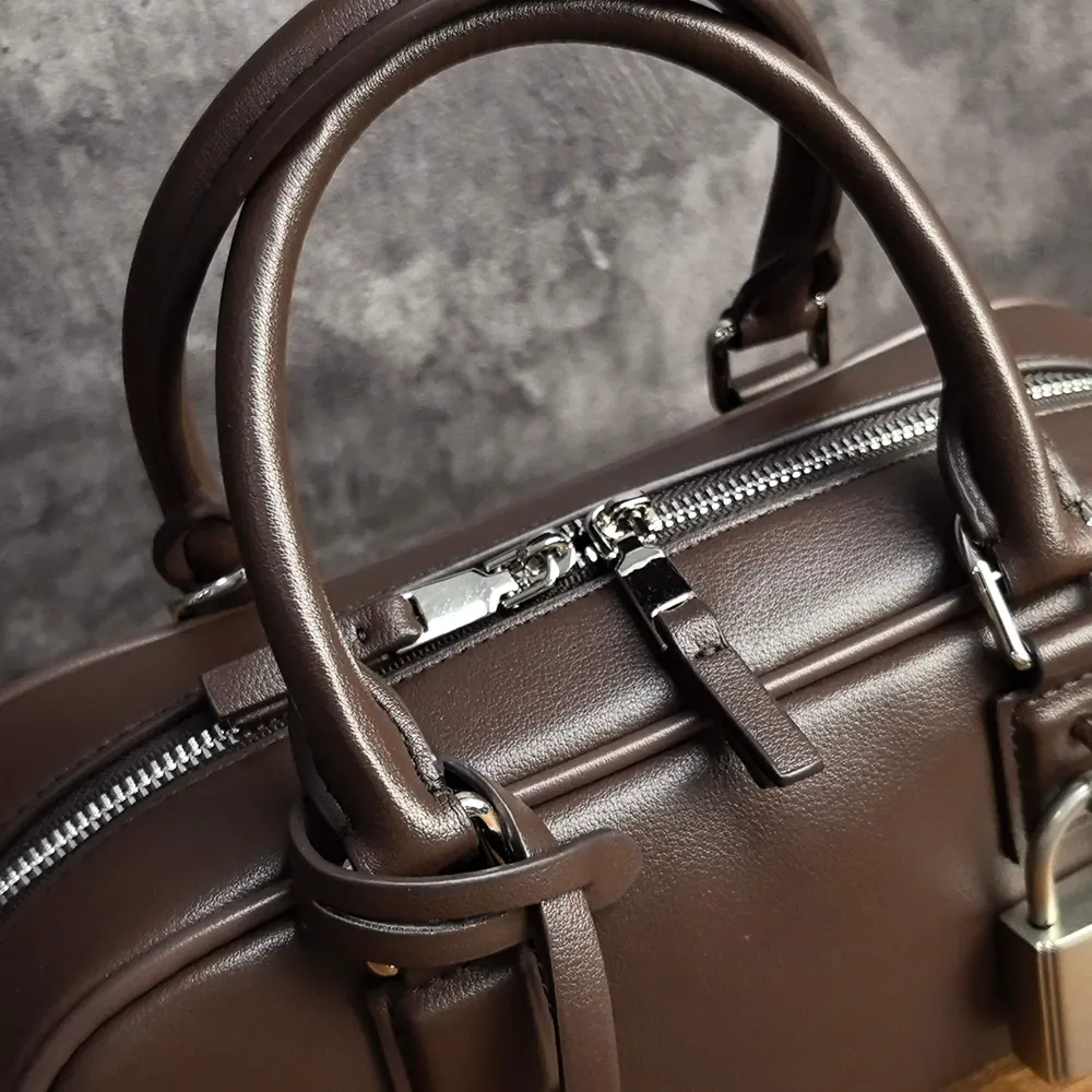 Loewe Women Amazona 23 Cropped Bag in Shiny Calfskin-Squirrel - image 9