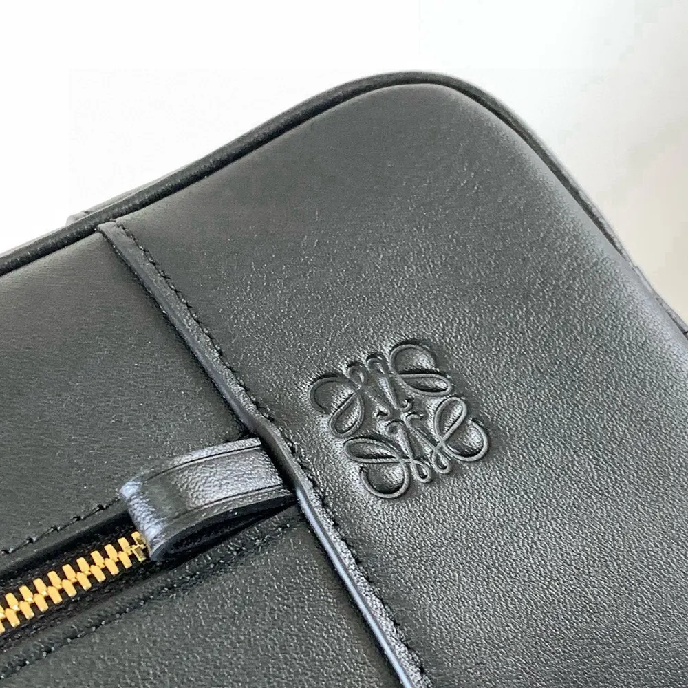 Loewe Unisex Amazona 28 Bag in Nappa Calfskin-Black - image 9
