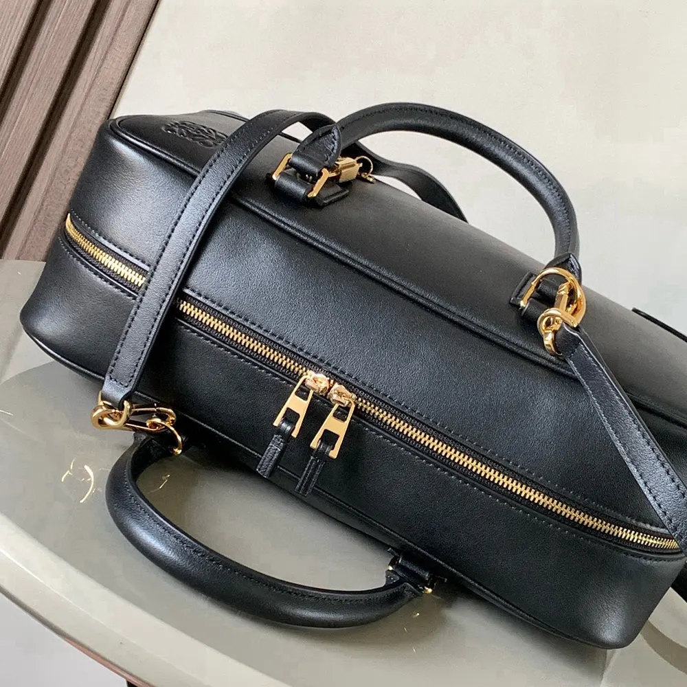 Loewe Unisex Amazona 28 Bag in Nappa Calfskin-Black - image 6