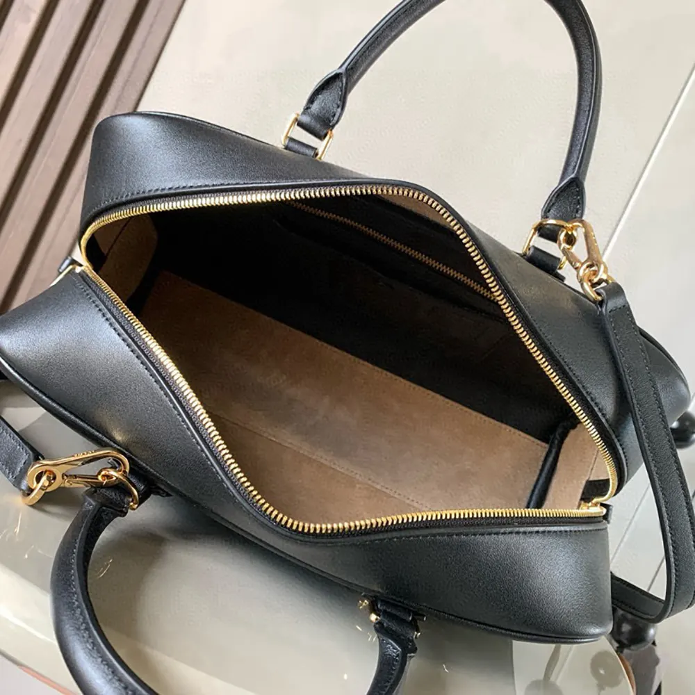 Loewe Unisex Amazona 28 Bag in Nappa Calfskin-Black - image 8