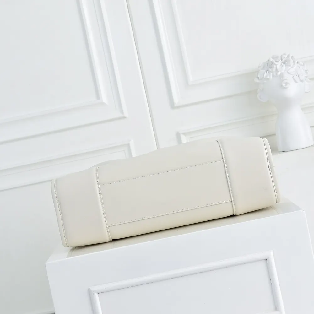 Loewe Women Large Amazona 180 Bag in Soft Calfskin-White - image 5