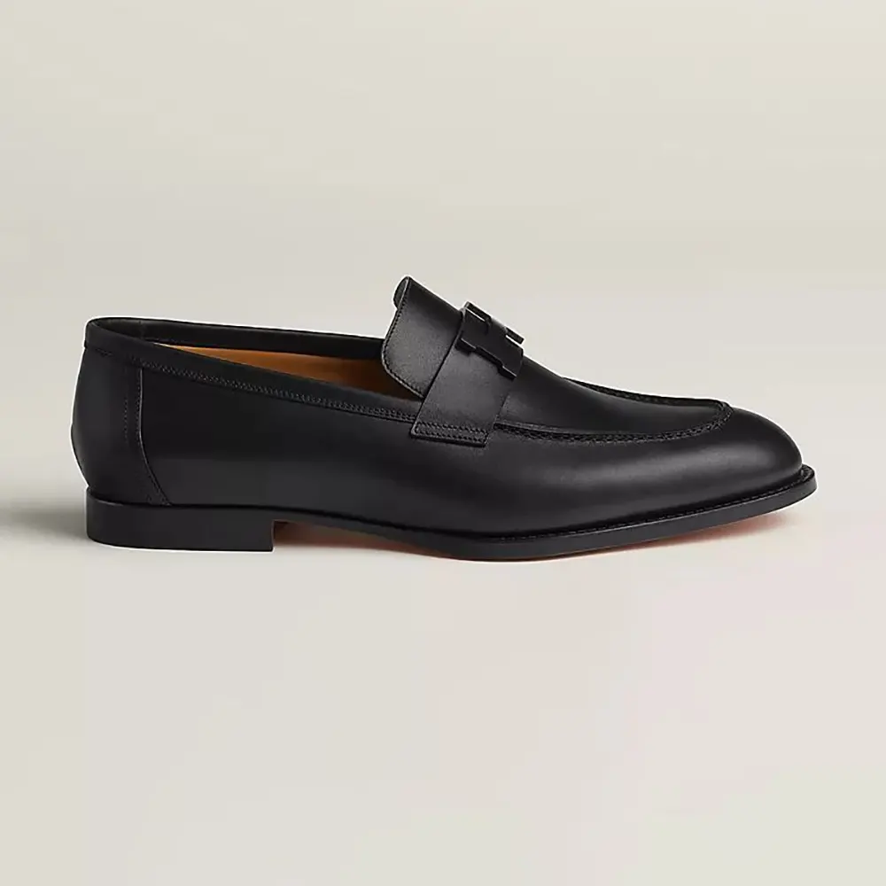 Side profile of Hermes Men Honore Loafer in black calfskin