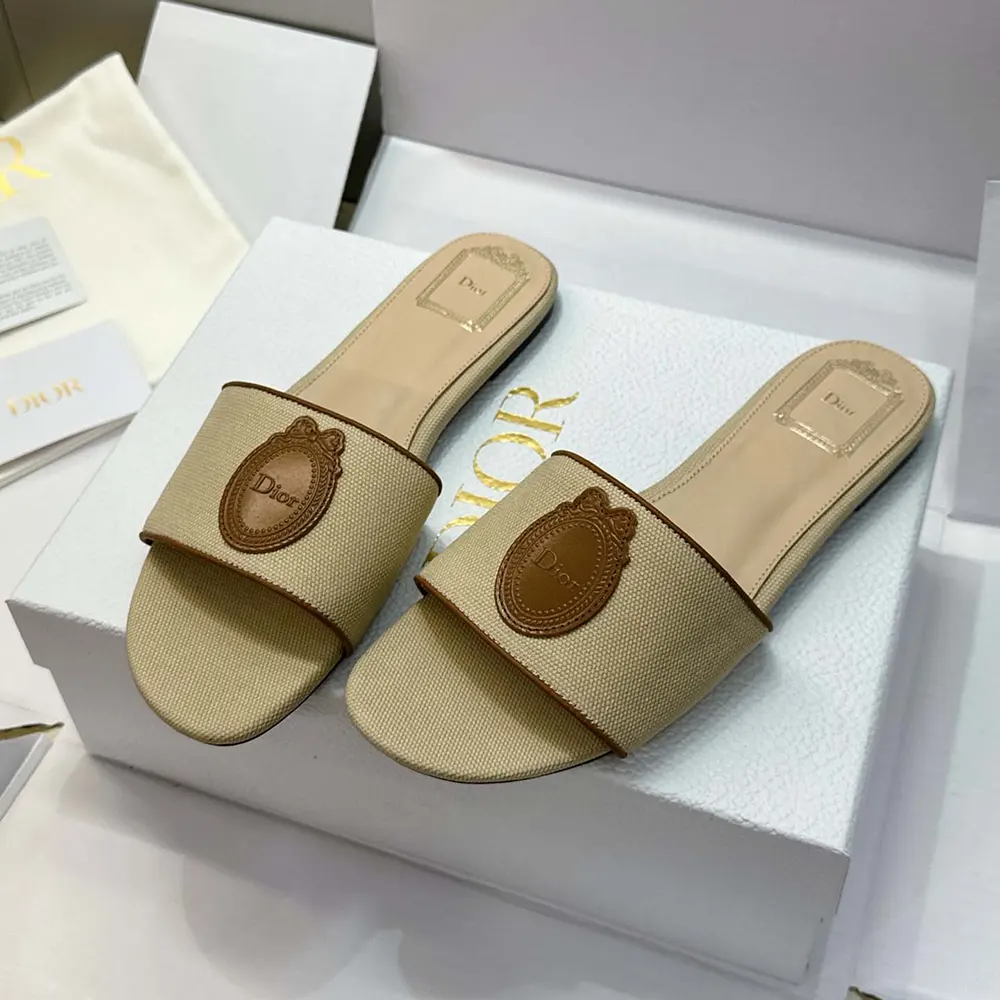 Close-up of cognac brown calfskin and Médaillon hardware on Dior Médaillon Slide