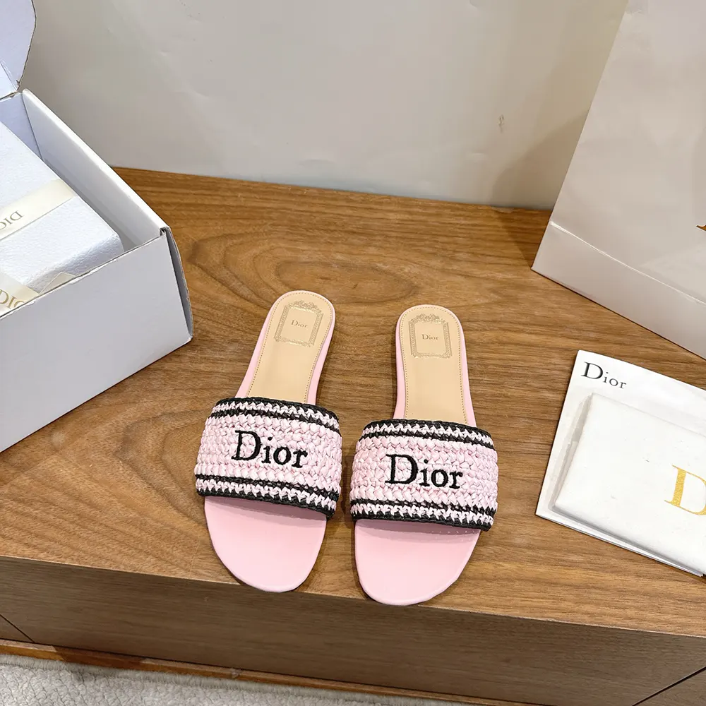Close-up of pink crocheted raffia-effect fabric on Dior Woven Slide Soupir