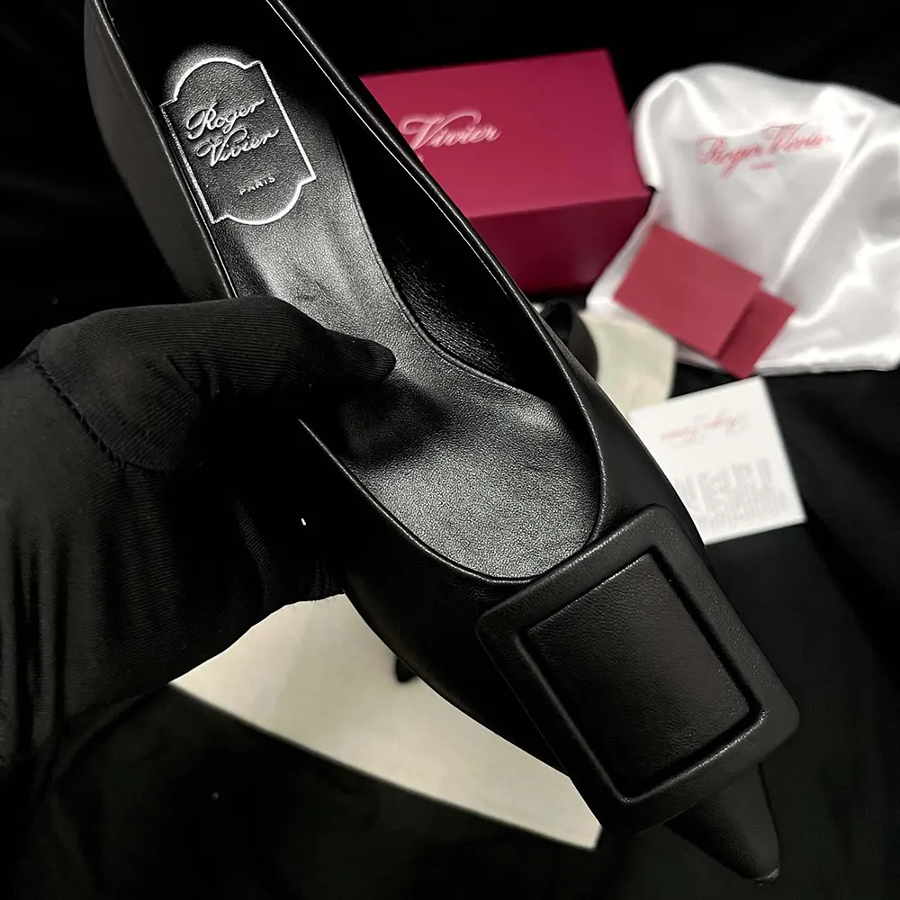 Roger Vivier Women Viv In The City Ballerinas In Leather Black - image 7