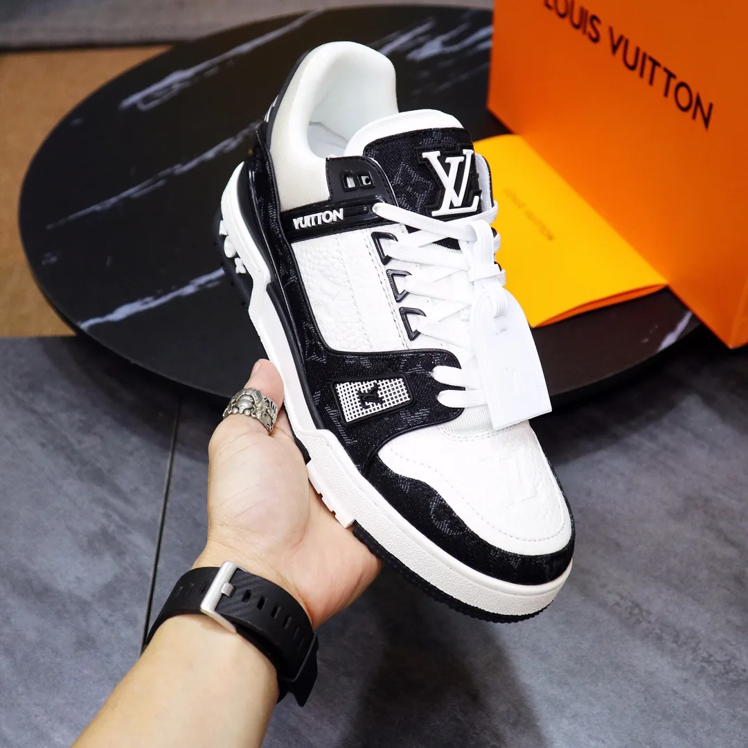 Louis Vuitton Trainer Sneaker Mix Of Materials Black/White - Image 9