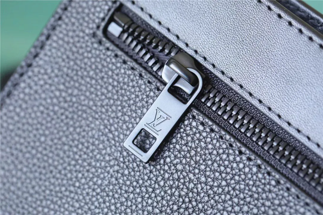 Louis Vuitton Messenger Voyage Aerogram Black - Image 5