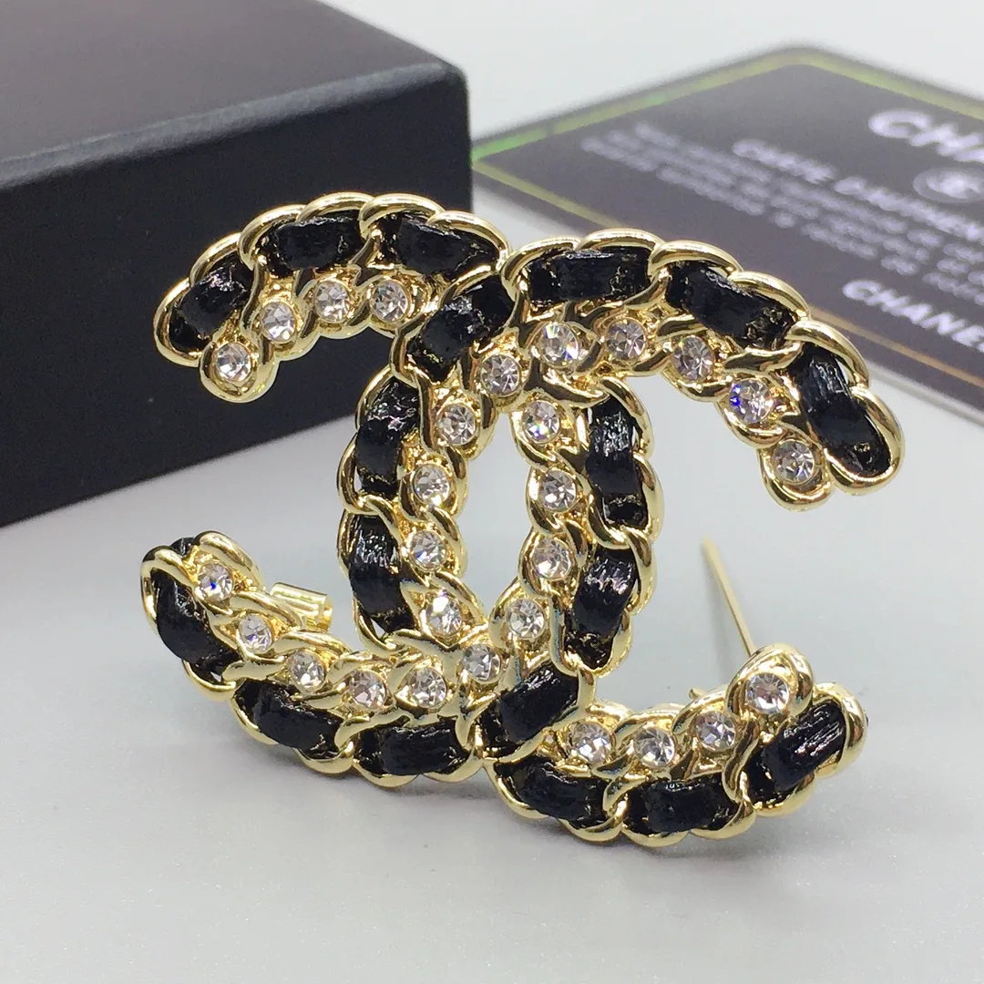Chanel Brooch CC Logo Gold-toned - Image 5