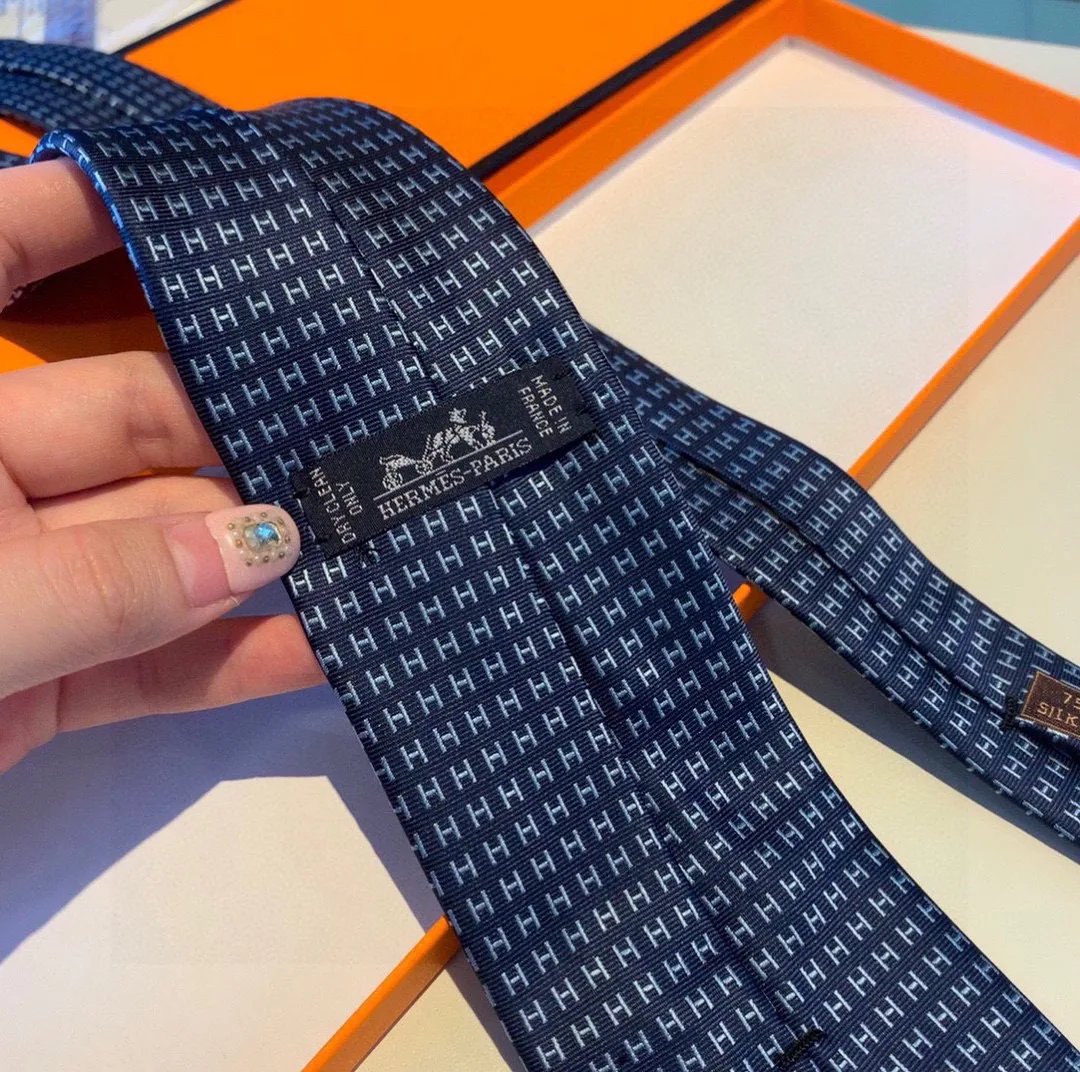 Hermes Faconnee H Bicolore Tie Marine/Bleu Hermes Men Tie 17 - Image 3