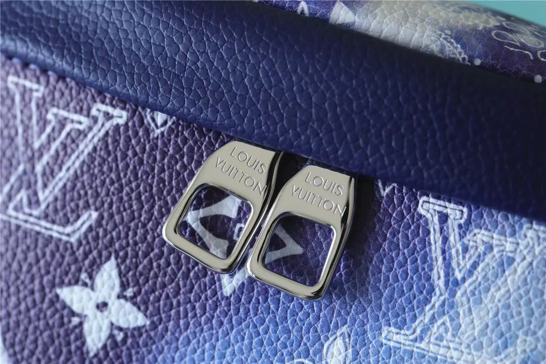 Alternative view of Louis Vuitton Discovery Bumbag PM / Monogram Blue Silver Hardware