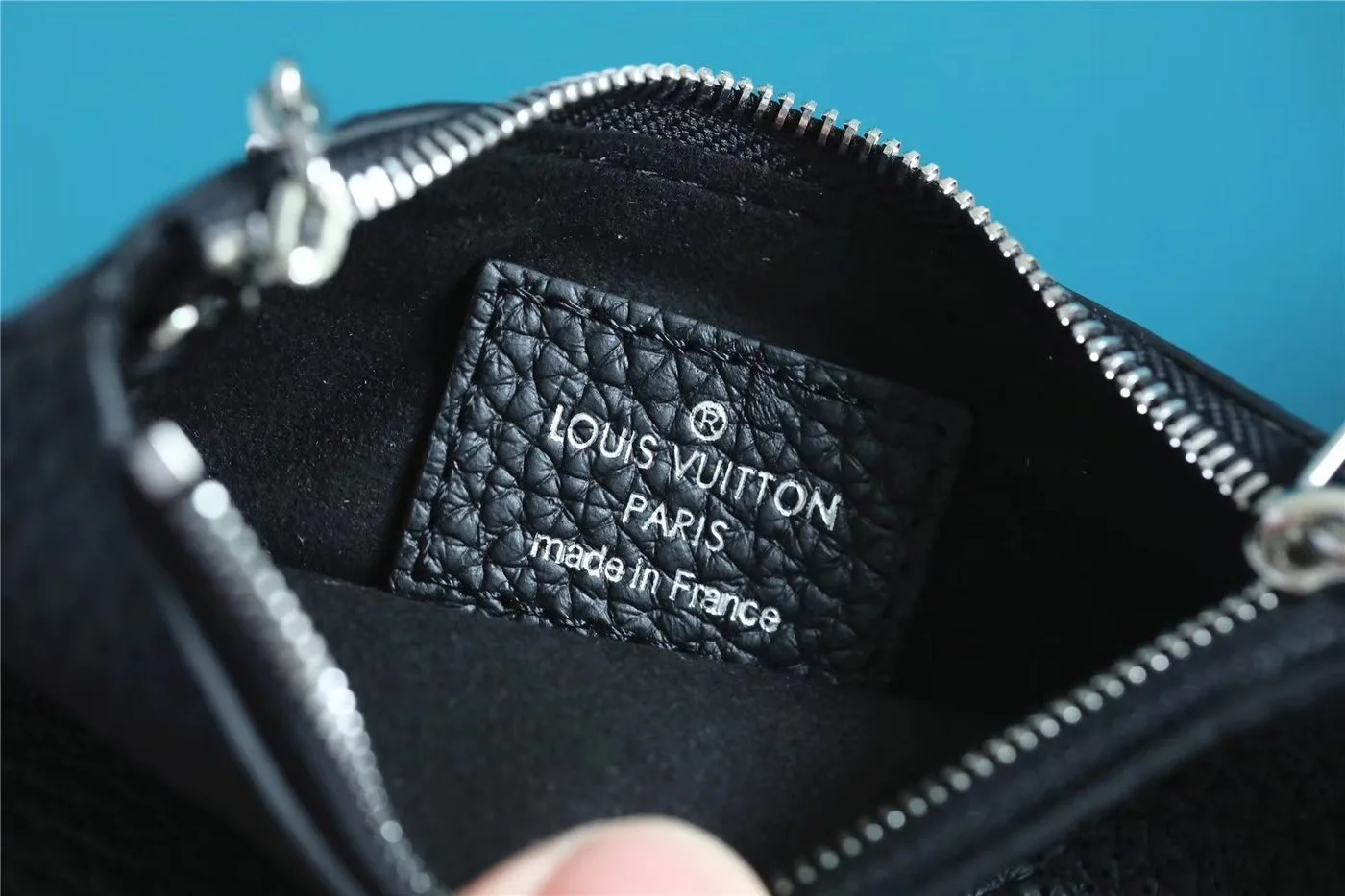 Louis Vuitton Key Pouch Mahina Black - Image 3