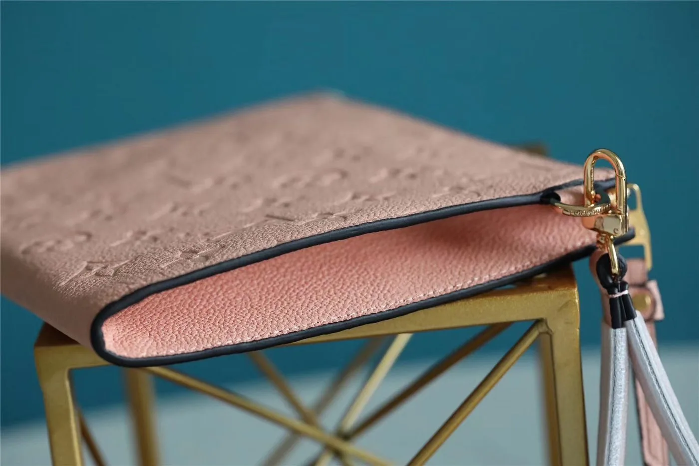 Louis Vuitton Pochette Melanie MM Monogram Empreinte Pink - Image 5
