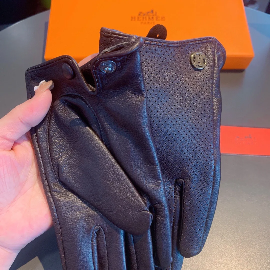 Hermes Soya Gloves In Dark Purple - Image 3