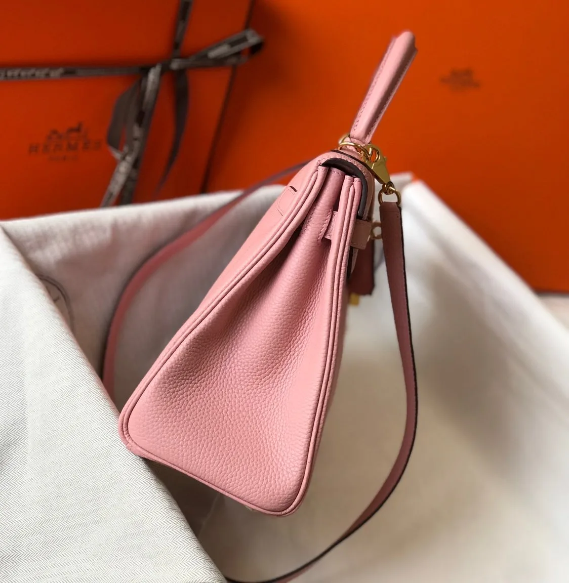 Hermes Kelly Bubblegum Pink Togo Bag - Image 3