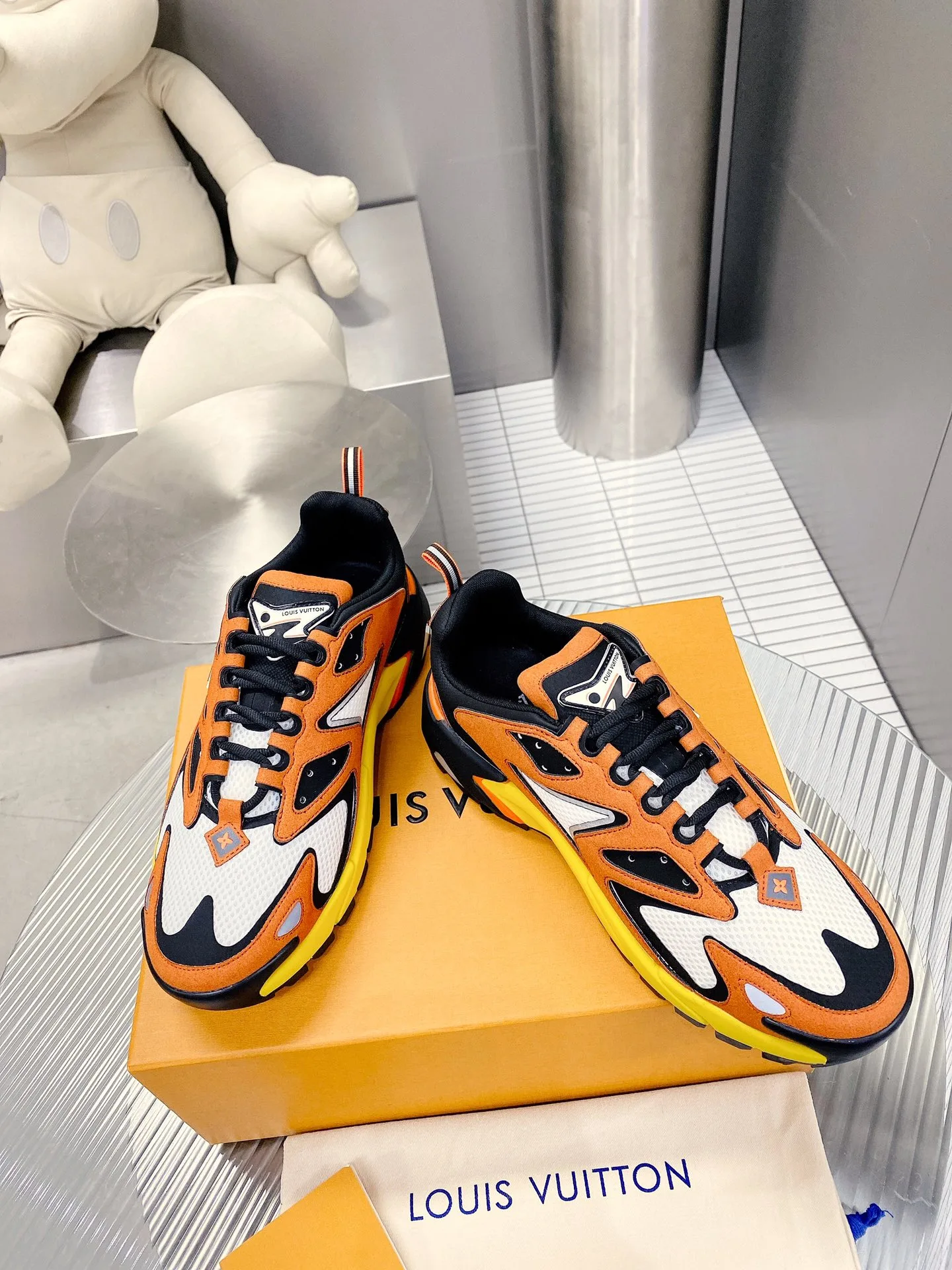 Louis Vuittion LV Runner Tatic Sneaker Orange