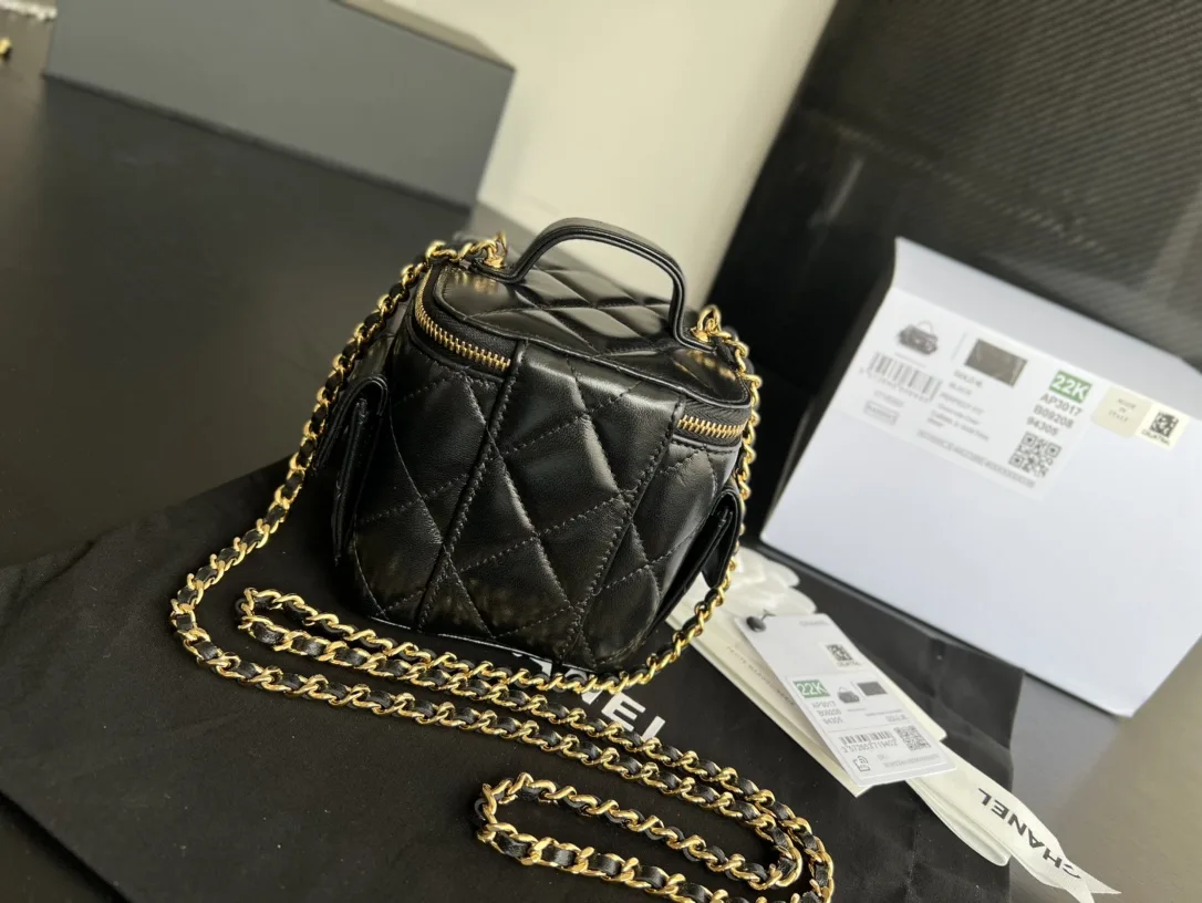 Chanel CC Vanity With Chain Bag Black / - Image 7