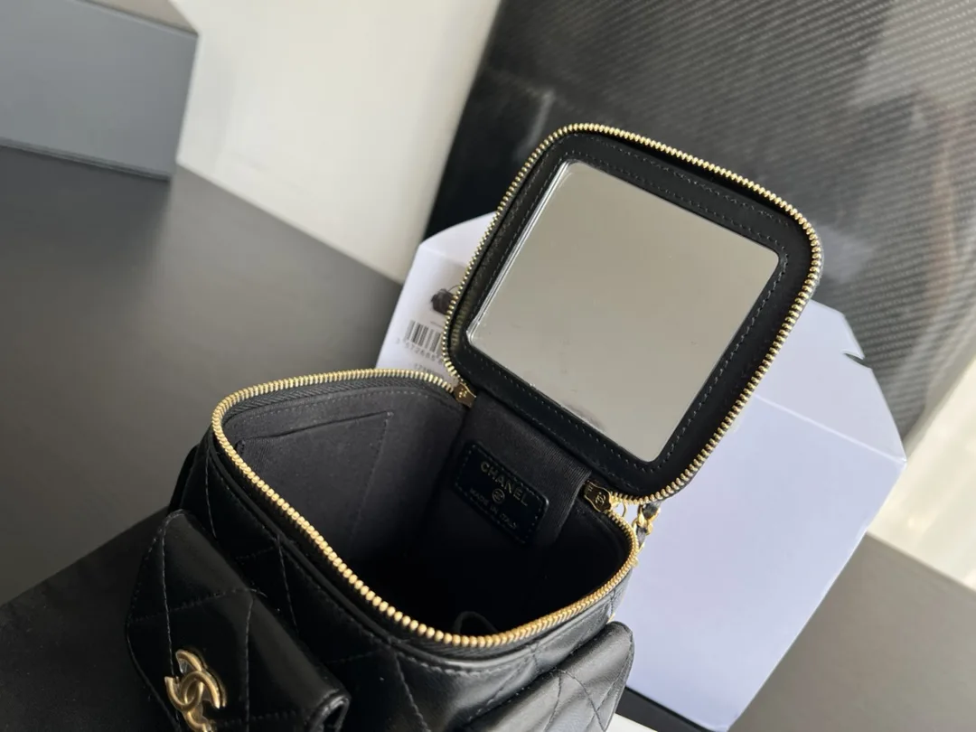 Chanel CC Vanity With Chain Bag Black / - Image 8