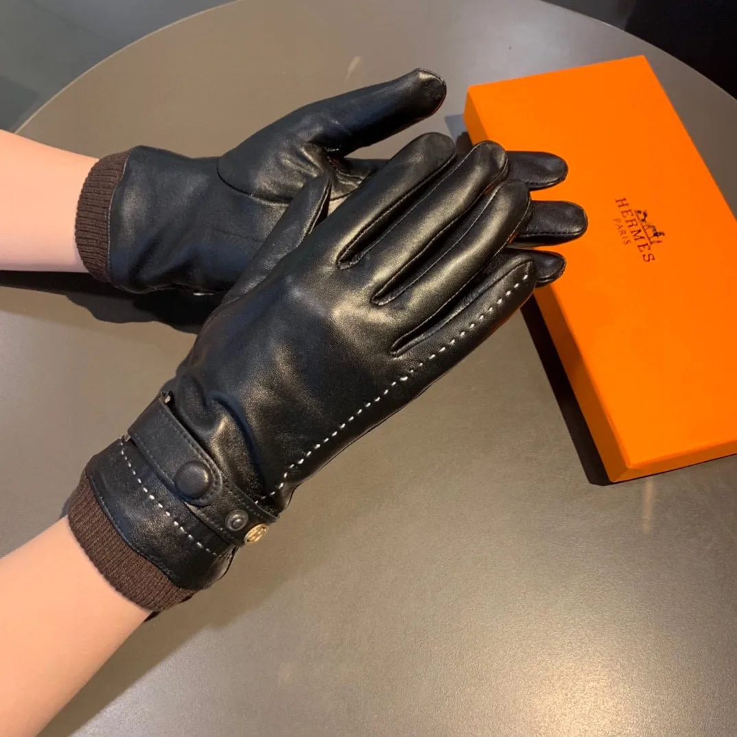 Hermes Soya Gloves In Black - Image 3