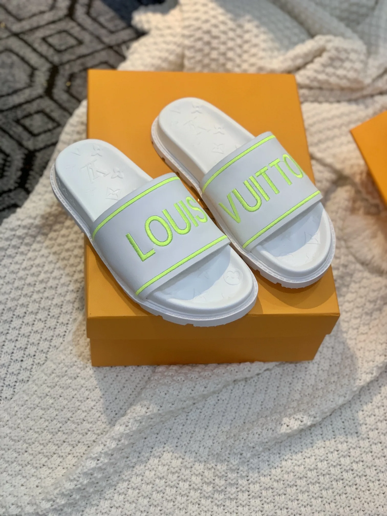 Alternative view of Louis Vuitton Women’s Pool Pillow Flat Comfort Mule White