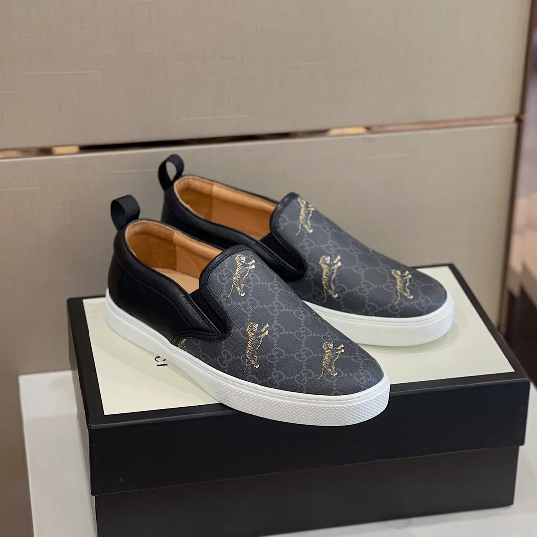 Gucci Men’s Ace GG Supreme Slip-On With Tigers Printed Black - Image 3
