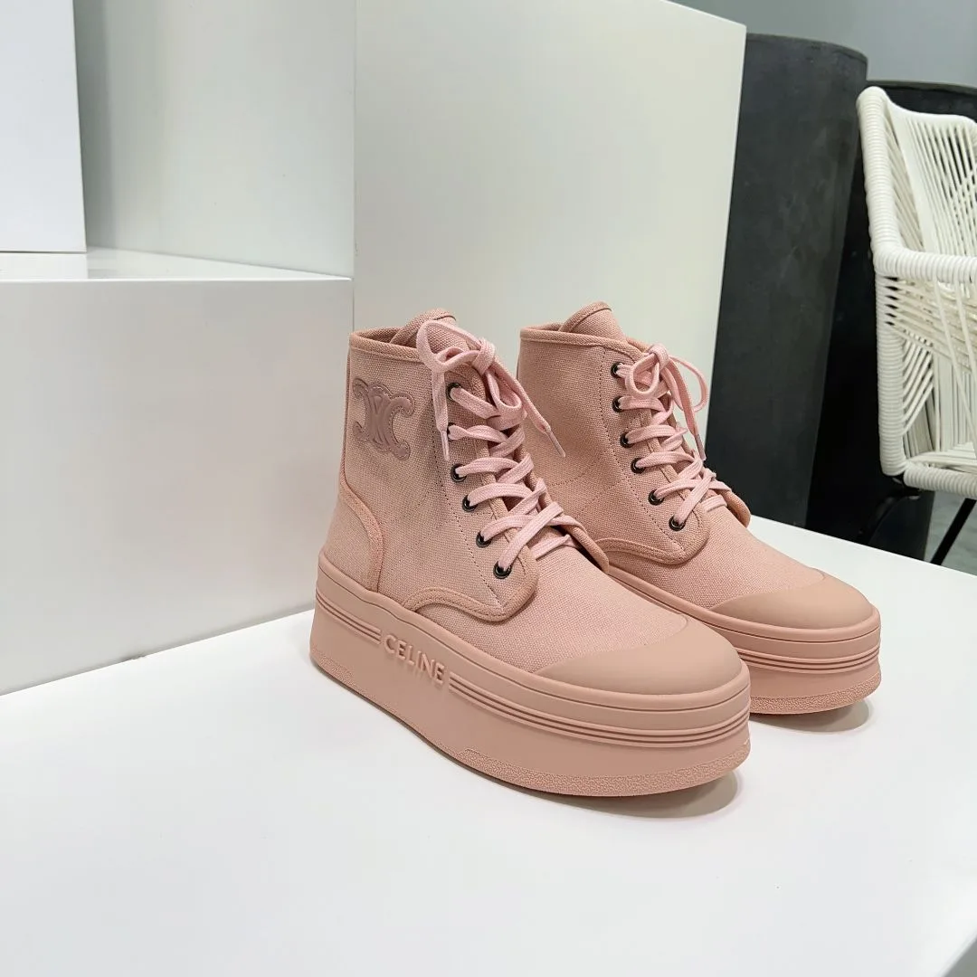 Alternative view of Celine Block With Triomphe Patch In Canvas Light Pink