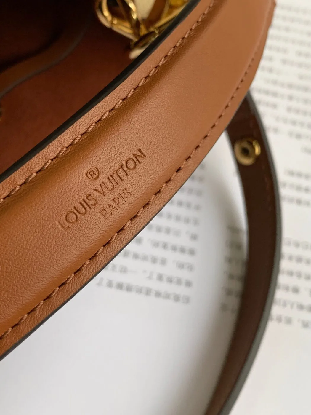 Louis Vuitton NeoNoe MM Bucket Bag Monogram Empreinte Creme - Image 5