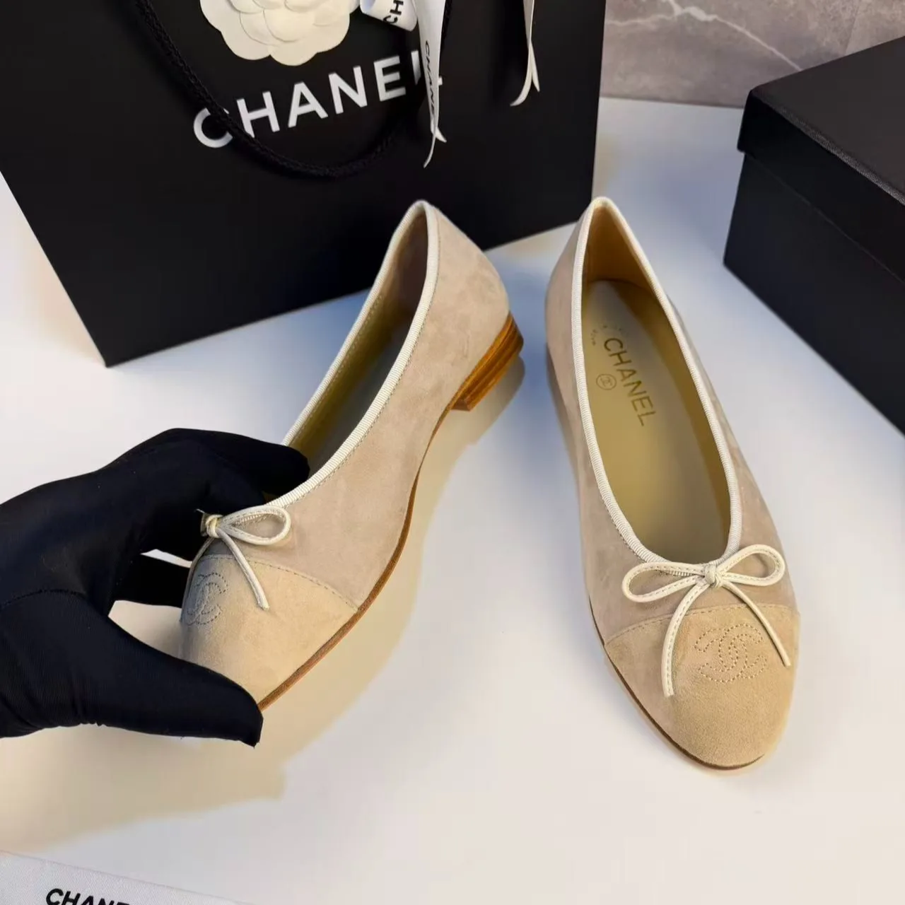 Chanel Ballet Flats Suede Cream - Image 3