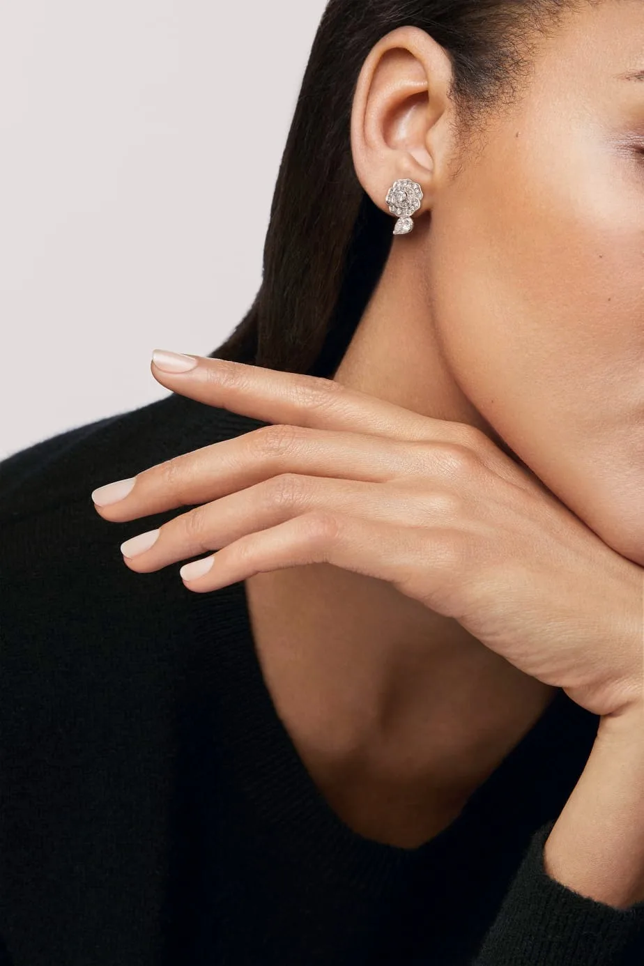 Alternative view of Chanel Camélia Précieux Earrings White Gold