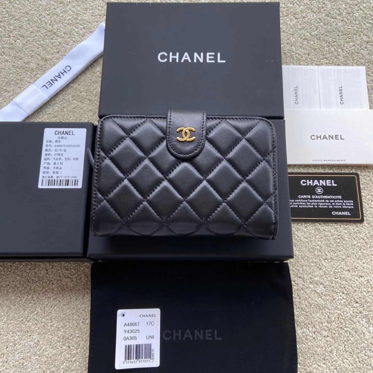 Chanel CC Lambskin Wallet Gold Hardware Black / - Image 11