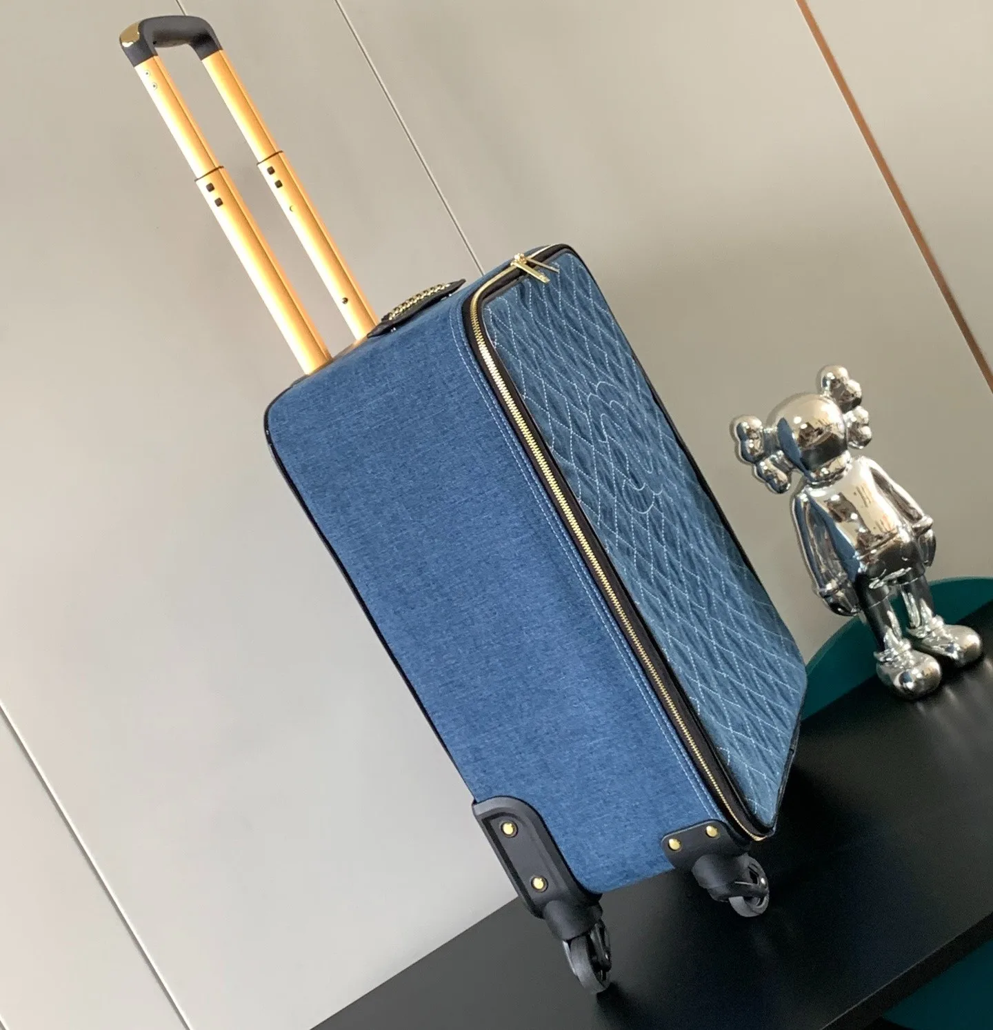 Chanel Classic Diamond-Quilted Suitcase Blue / - Image 4