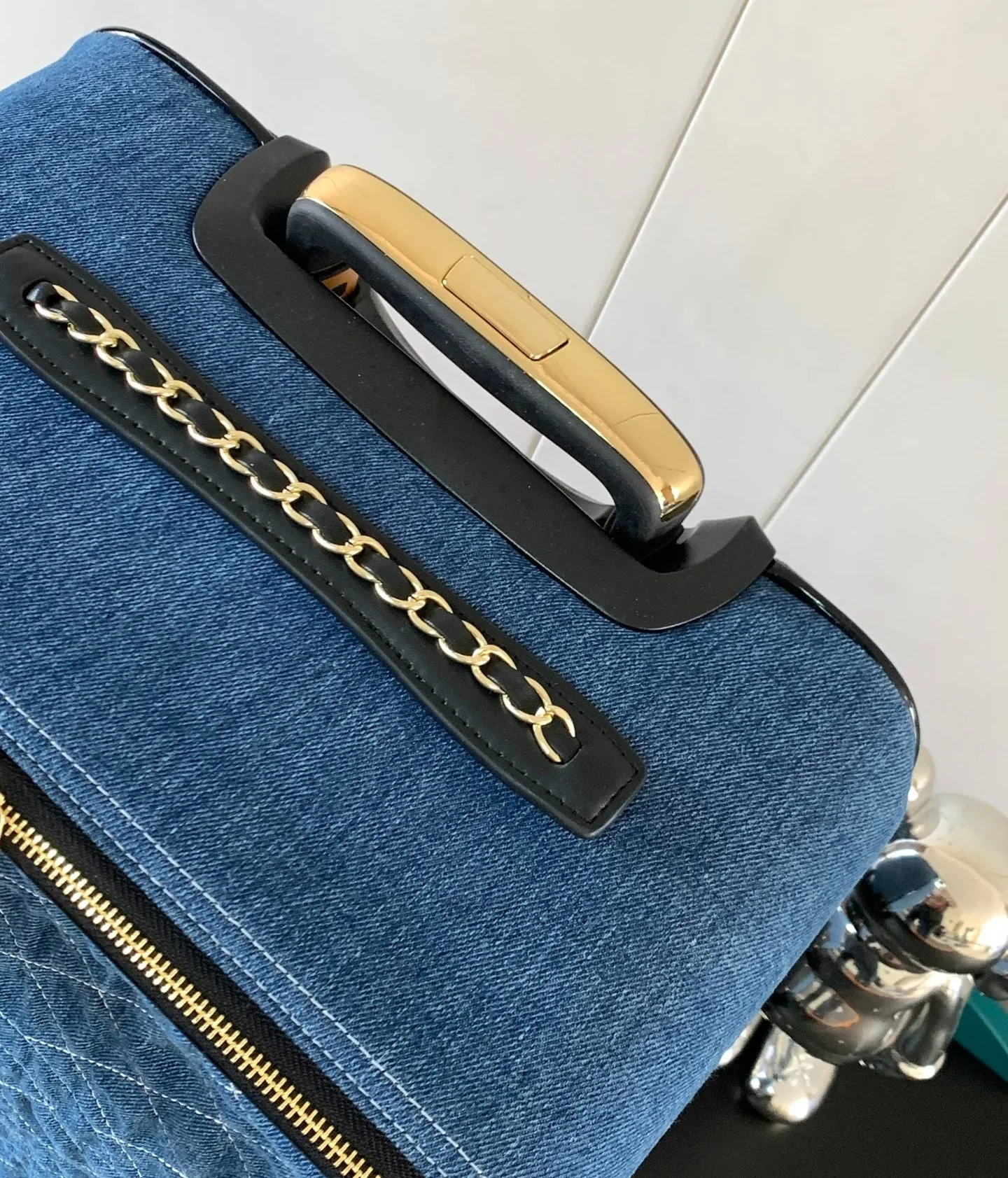 Chanel Classic Diamond-Quilted Suitcase Blue / - Image 5
