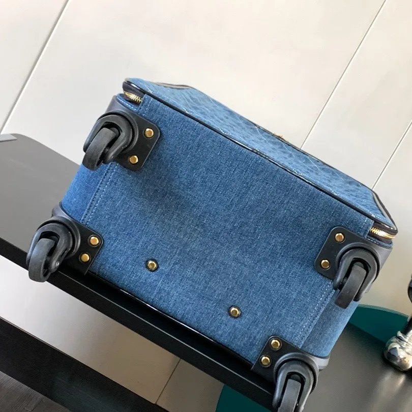 Chanel Classic Diamond-Quilted Suitcase Blue / - Image 6