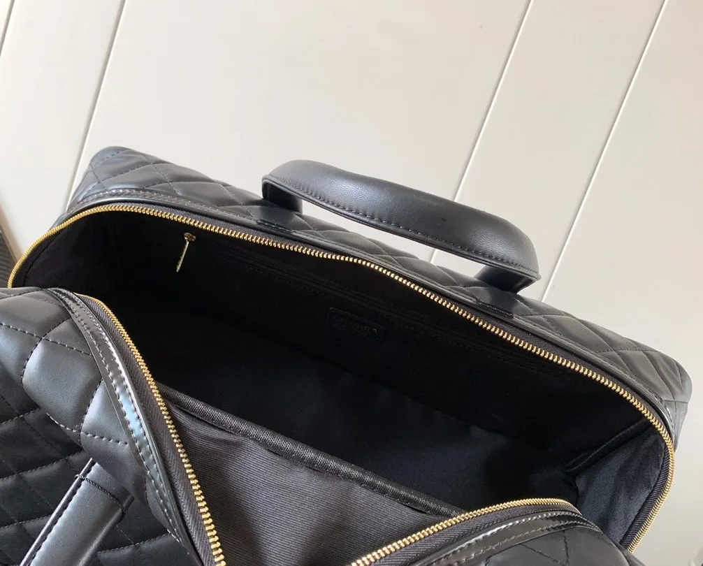 Chanel Classic Diamond-Quilted Suitcase Black / - Image 7