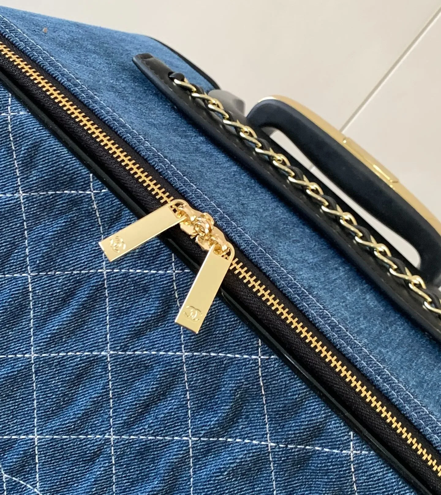 Chanel Classic Diamond-Quilted Suitcase Blue / - Image 8