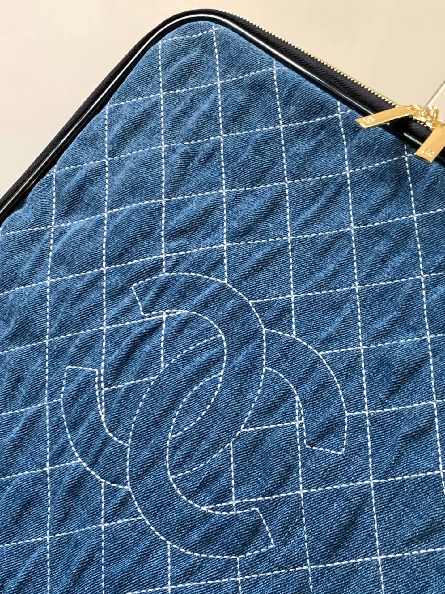 Chanel Classic Diamond-Quilted Suitcase Blue / - Image 9