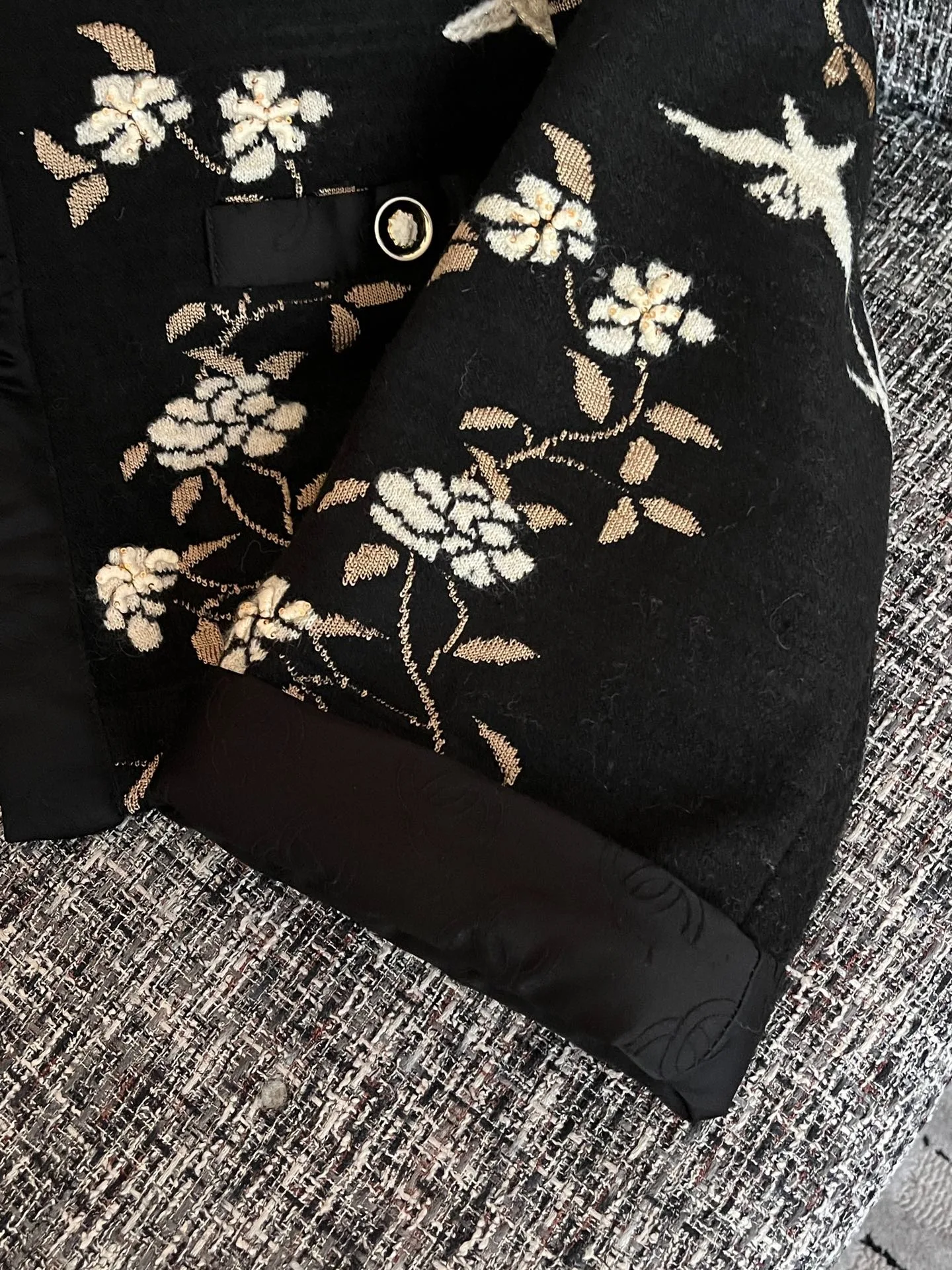 Chanel Cropped Jacket Black - Image 9
