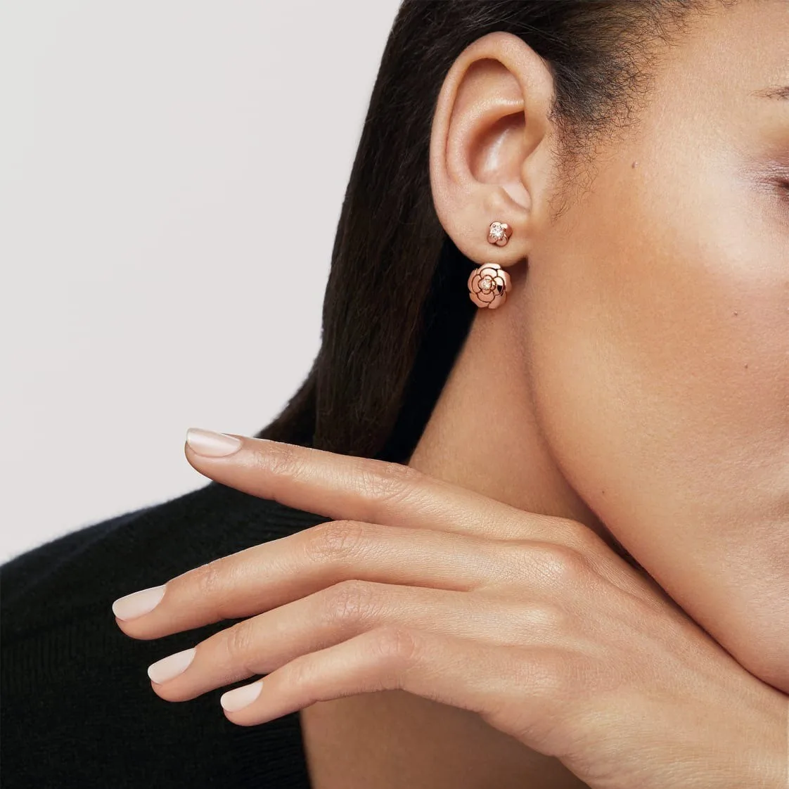 Alternative view of Chanel Extrait De Camélia Single Earring Rose Gold