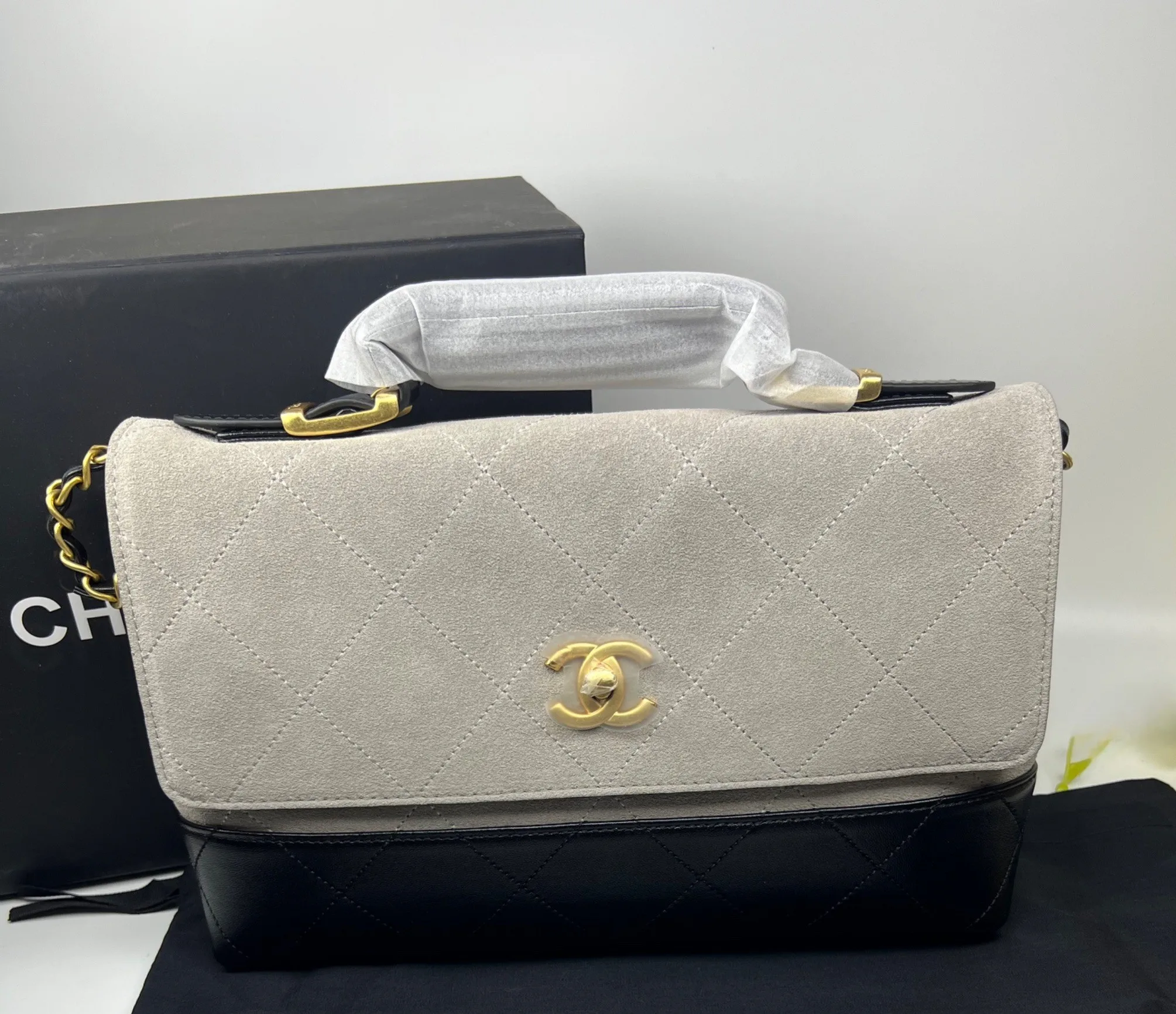 Alternative view of Chanel Flap Bag Large Crossbody / Teal Gold Hardware