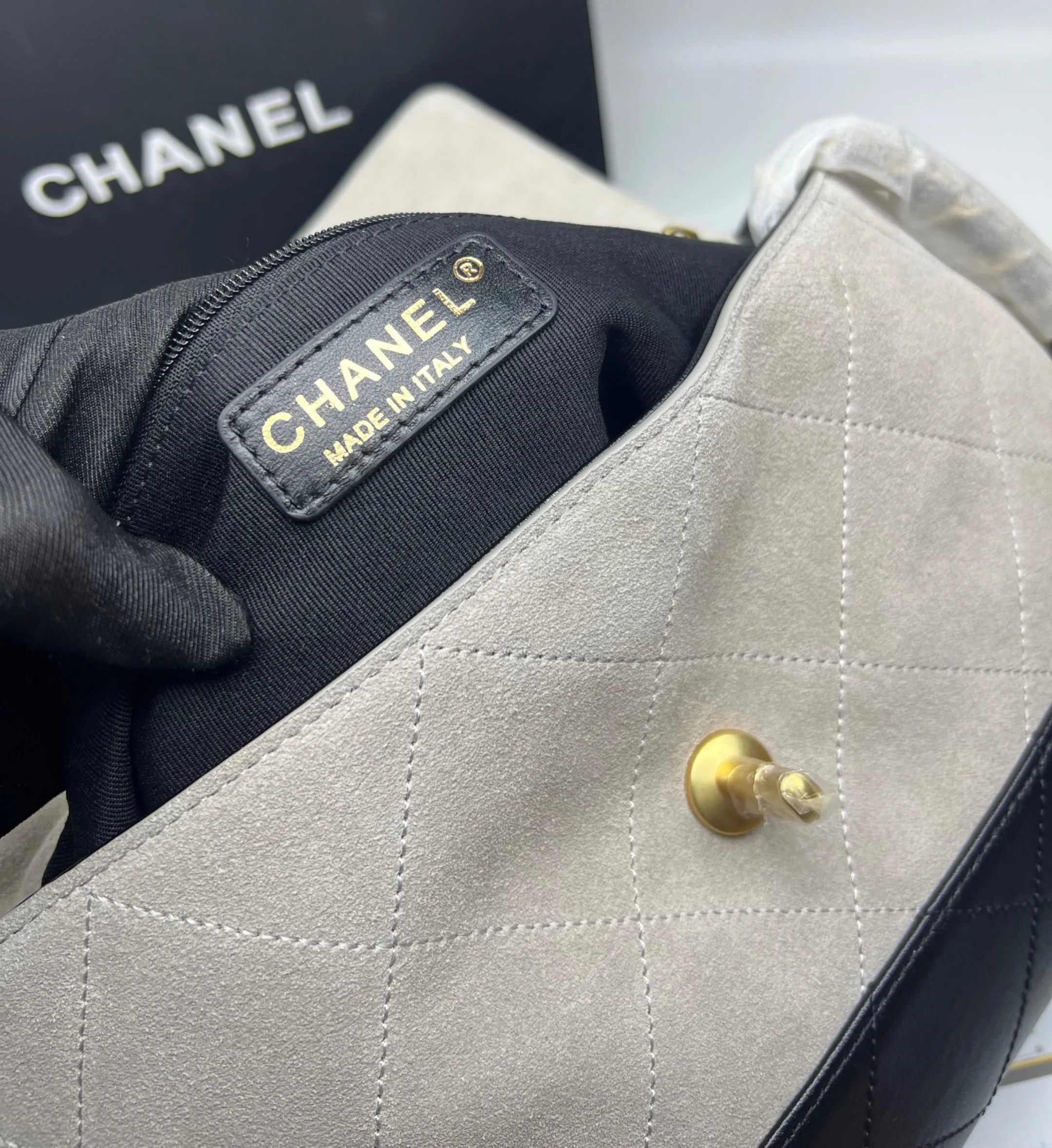 Chanel Flap Bag Large Crossbody / Teal Gold Hardware - Image 5