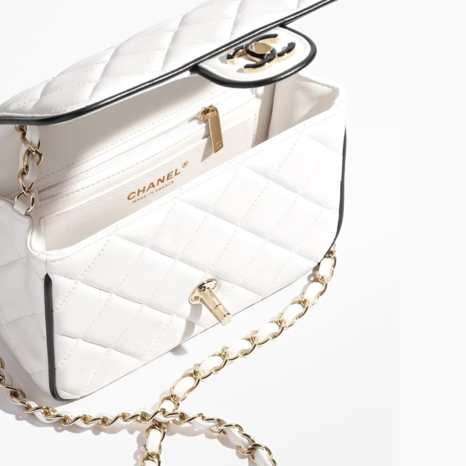 Chanel Flap Bag Mini Crossbody / White/ Black Gold Hardware AS5151 NAFJQ - Image 4